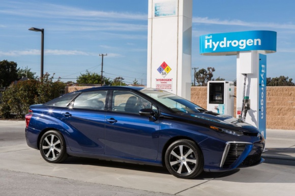 Toyota i Shell chcą rozbudować sieć punktów tankowania wodoru w Kalifornii BIZNES, Motoryzacja - Toyota i Shell starają się o dotację 16 milionów dolarów w programie grantowym władz Kalifornii na budowę 7 stacji tankowania wodoru.