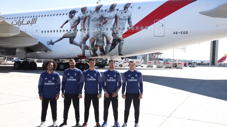 Linie Emirates prezentują nową kalkomanię Realu Madryt na kadłubie samolotu A380 sport, kultura/sztuka/rozrywka - –