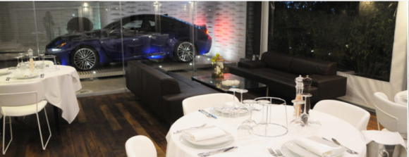AQUA by Lexus - zapraszamy do stołu LIFESTYLE, Motoryzacja - Via dell’Arte, centrum Rzymu. W menu ryby i owoce morza. Świeże, najwyższej jakości, traktowane z należytym szacunkiem przez Szefa Kuchni Antonio Madonna. Ponieważ produkt gra tutaj główną rolę, menu restauracji Aqua by Lexus może się zmieniać nawet codziennie.