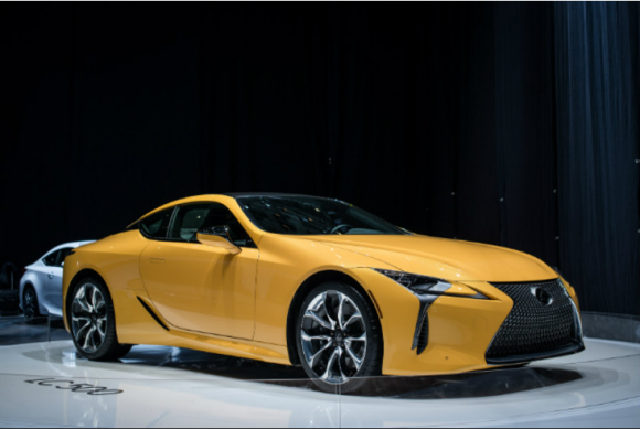 Lexus LC z nagrodą Production Car Design of the Year 2016 LIFESTYLE, Motoryzacja - Dwudziestoosobowe jury, w skład którego wchodzą najznakomitsi projektanci samochodów, przedstawiciele firm motoryzacyjnych i dostawcy, wybrało luksusowe coupe z shortlisty, przygotowanej przez Car Design News, organizatora konkursu.