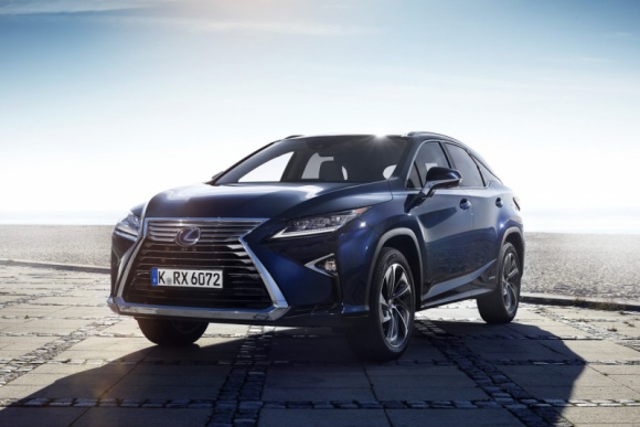 Lexus oficjalnie w Indiach od 24 marca BIZNES, Motoryzacja - Jak informuje indyjski The Economic Times, 24 marca nastąpi oficjalne rozpoczęcie działalności Lexusa w Indiach. Japoński producent samochodów luksusowych będzie tam sprzedawał pojazdy z napędem hybrydowym.