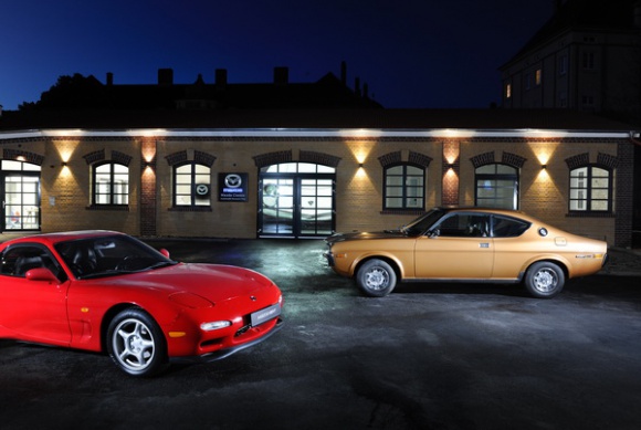 Otwarcie muzeum Mazdy w Niemczech LIFESTYLE, Motoryzacja - • 45 klasycznych modeli Mazdy i historia samochodów przełamujących konwencje • Pierwsze muzeum marki poza Japonią zostało otwarte 13 maja w Augsburgu (Niemcy)
