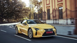 Lexus LC już w tym miesiącu u dealerów w USA BIZNES, Motoryzacja - Jak podaje portal Lexus Enthusiast, jeszcze w tym miesiącu pierwsi nabywcy wyjadą z amerykańskich salonów swoimi nowymi Lexusami LC.