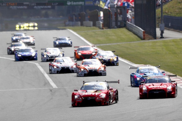 Lexus LC zawłaszcza podium LIFESTYLE, Motoryzacja - W rozegranej na torze Fuji Speedway drugiej rundzie japońskich wyścigów serii Super GT wszystkie trzy miejsca na podium zajęły załogi jadące Lexusami LC GT500. To już drugi taki sukces z rzędu.