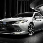 Toyota Camry 2018 z pakietami tuningowymi TRD i Modellista