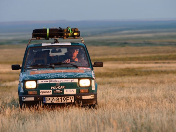 Samochód, który zmotoryzował Polskę – 44 lata temu ruszyła produkcja Fiata 126p LIFESTYLE, Motoryzacja - Dokładnie 44 lata temu z taśmy montażowej w Bielsku-Białej zjechał pierwszy egzemplarz Fiata 126p. Samochód szybko stał się obiektem pożądania – głównie dlatego, że wtedy na rynku motoryzacyjnym nie było większej alternatywy.