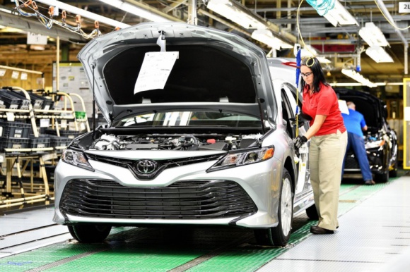 Ruszyła produkcja Toyoty Camry w Stanach Zjednoczonych BIZNES, Motoryzacja - Fabryka Toyota Motor Manufacturing, Kentucky, Inc., (TMMK) rozpoczęła produkcję Toyoty Camry 8. generacji. Nowa Camry zadebiutowała na targach w Detroit w styczniu 2017 roku.