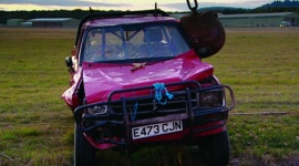 Co się stało z niezniszczalną Toyotą Hilux z Top Gear? LIFESTYLE, Motoryzacja - 14 lat temu w słynnym programie Top Gear Jeremy Clarkson przeprowadził legendarny test Toyoty Hilux. Polegał on na serii prób wykończenia tego znanego na całym świecie z trwałości i dzielności terenowej samochodu.