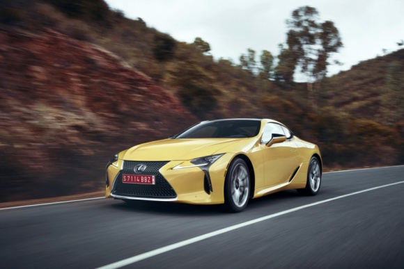 Lexus LC F z silnikiem 600 KM BIZNES, Motoryzacja - Według informacji, do których dotarł japoński magazyn Best Car, przygotowywana przez Lexusa wyczynowa wersja flagowego coupe, Lexusa LC F, będzie wyposażona  w czterolitrowy silnik V8 twin turbo i zostanie zaprezentowana na początku 2019 roku.