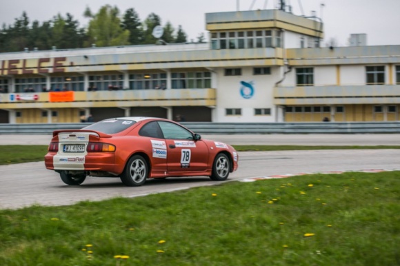 Inter Cars Classicauto Cup 2017 wraca do Kielc LIFESTYLE, Motoryzacja - Wraz z nadejściem końca wakacji wraca rywalizacja w ramach Inter Cars Classicauto Cup. Już 9 września zawodnicy znowu zawitają na Torze Kielce w Miedzianej Górze, by zmierzyć się ze sobą w czasie 4. rundy pucharu.