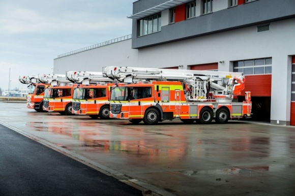 Polski przemysł motoryzacyjny to nie tylko fabryki koncernów samochodowych BIZNES, Motoryzacja - W Polsce swoje fabryki ma nie tylko Toyota, Fiat czy Opel.  Wytwarzane są tu również samochodowe części i akcesoria.