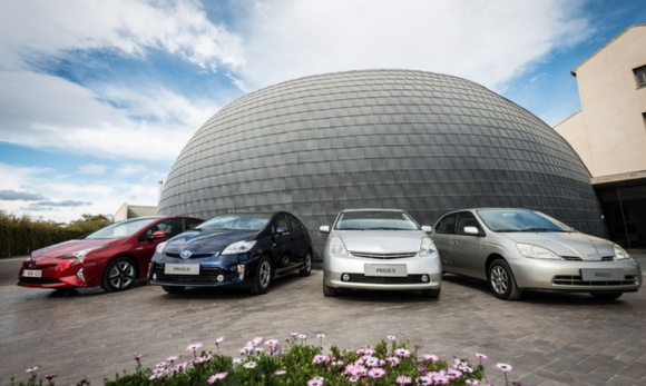20 lat hybryd Toyoty na Automobile Council LIFESTYLE, Motoryzacja - 4 sierpnia rozpocznie się w Japonii trzydniowa impreza Automobile Council 2017. Z okazji 20. rocznicy debiutu Priusa, pierwszego na świecie auta hybrydowego, Toyota przygotowała wystawę prezentującą historię tego modelu.