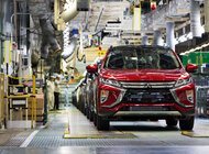 Ruszyły dostawy Mitsubishi Eclipse Cross do Europy nowe produkty/usługi, transport - TOKIO, 3.10.2017 – firma Mitsubishi Motors Corporation (MMC) rozpoczęła dzisiaj wysyłkę nowego kompaktowego SUV-a Eclipse Cross do sieci sprzedaży w Europie.