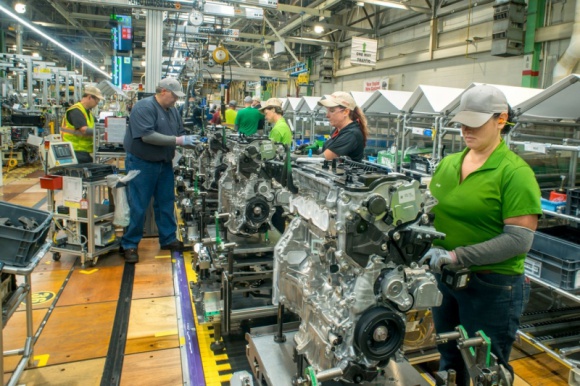 Toyota rozpocznie produkcję napędu hybrydowego w USA BIZNES, Motoryzacja - Toyota zainwestuje 373,8 mln dolarów w 5 fabryk w USA, aby uruchomić produkcję pierwszego napędu hybrydowego w tym kraju.