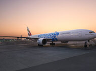 Linie Emirates prezentują samolot z nową kalkomanią na Expo 2020