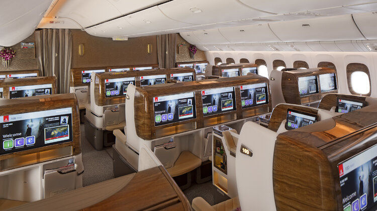 Linie Emirates prezentują nowe kabiny w Boeingach 777 oraz kampanię reklamową z udziałem Clarksona nowe produkty/usługi, media/marketing/reklama - Środa, 15 listopada 2017 r. – Dubaj, ZEA –