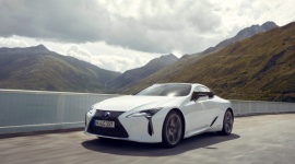 Lexus LC 500 kontra Bentley Continental Supersports