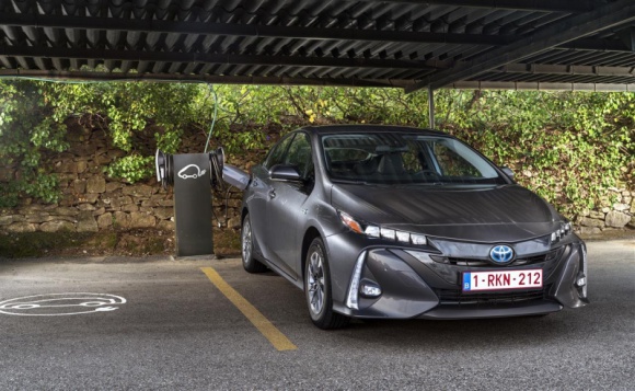 Toyota czy Chevrolet – wyścig o tytuł najpopularniejszej hybrydy plug-in trwa