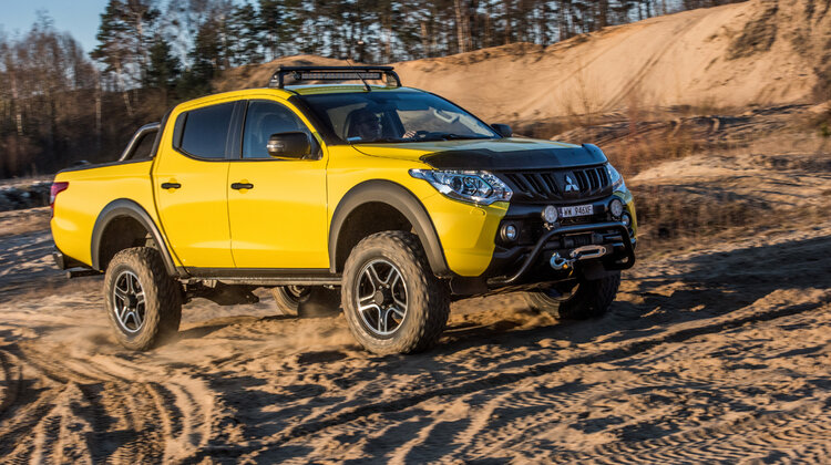 Mitsubishi L200 zdobywa nagrodę Carbuyer 2018 wydarzenia, zainteresowania/hobby - Mitsubishi L200 z powodzeniem obroniło tytuł "Best Pickup", zdobywając drugi rok z rzędu nagrodę Carbuyer Awards. Jurorzy przyznając zwycięstwo Mitsubishi L200 docenili jego wysoki standard wyposażenia, osiągi oraz imponujące walory jezdne, zarówno na asfalcie, jak i w terenie.