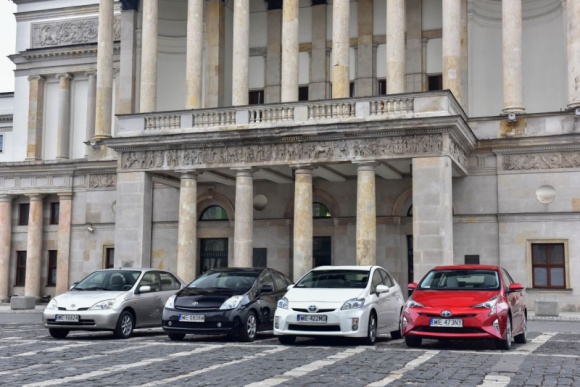 Brytyjczycy doceniają Toyotę Prius na rynku aut używanych LIFESTYLE, Motoryzacja - Magazyn Car Dealer zorganizował w tym roku pierwszą edycję konkursu na używany zelektryfikowany samochód roku, którego laureatem została Toyota Prius.