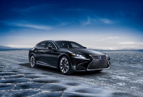 Nowy Lexus LS i Takumi. Art Wood