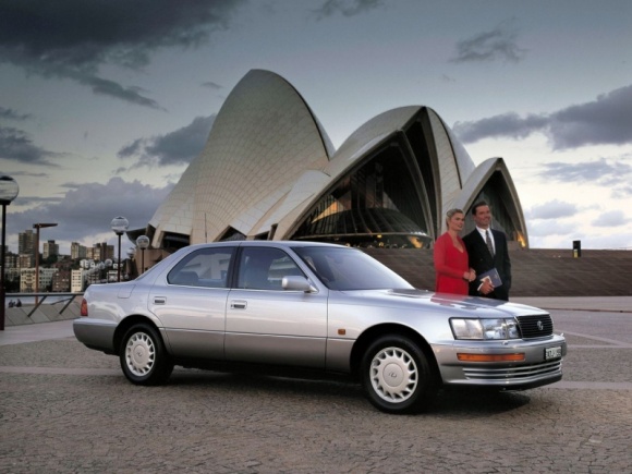 Lexus LS 400 (1989-1994) - pragmatyczny, niezawodny i przełomowy LIFESTYLE, Motoryzacja - Marka Lexus zadebiutowała na rynku  pod koniec lat osiemdziesiątych wraz z sedanem LS 400. Niedawno doczekaliśmy się najnowszej, piątej już generacji tego modelu.