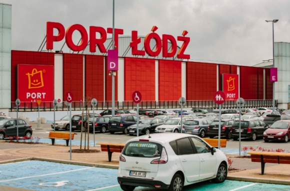 Naładuj samochód w Porcie Łódź LIFESTYLE, Motoryzacja - Właściciele elektrycznych aut chętnie korzystają ze stacji ładowania samochodów, które coraz liczniej pojawiają się w najdogodniejszych punktach polskich miast.