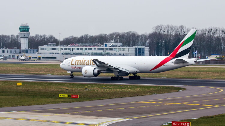 Linie Emirates SkyCargo otwierają połączenia towarowe do Maastricht nowe produkty/usługi, transport - Środa, 7 lutego 2018 r. - Dubai, ZEA – Emirates SkyCargo,  linie lotnicze cargo należące do Emirates, rozwijają działalność w Europie wraz z otwarciem nowych połączeń towarowych do Maastricht 6 lutego 2018 roku. Maastricht dołączy do ponad 40 miast w globalnej siatce połączeń Emirates SkyCargo, zostając drugim kierunkiem towarowym w Holandii po Amsterdamie.  