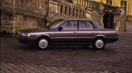 Od debiutu Toyoty Camry w Polsce mija 30 lat LIFESTYLE, Motoryzacja - Historia Toyoty Camry w Polsce rozpoczęła się 1987 roku. Przez wiele lat był to flagowy model osobowy w gamie marki, który u progu nowego stulecia został wyparty przez Lexusa.
