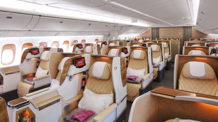 Szersze fotele w klasie biznes na pokładzie Boeinga 777 Emirates
