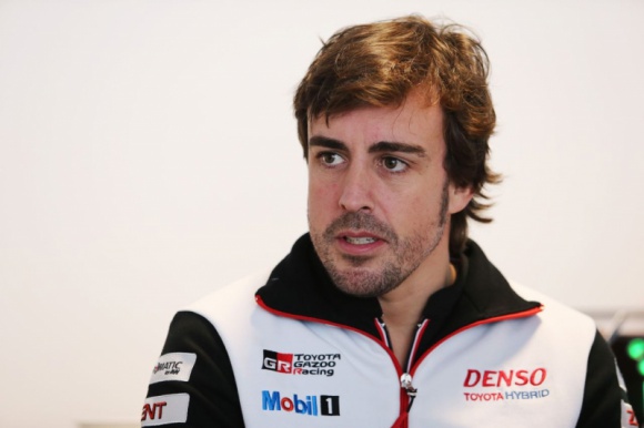 Fernando Alonso w drodze po potrójną koronę LIFESTYLE, Motoryzacja - Fernando Alonso wziął udział w trwających w tym tygodniu testach Formuły 1 na Circuit de Barcelona-Catalunya, na których pobił rekord pierwszego sektora toru.