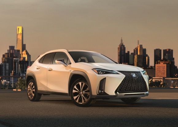 Lexus UX - powiew nowości w Nowym Jorku LIFESTYLE, Motoryzacja - Tegoroczny New York Auto Show jest sceną amerykańskiego debiutu miejskiego crossovera Lexus UX. To nie tylko nowy model w nowym dla Lexusa segmencie subkompaktowych crossoverów – UX przynosi ze sobą szereg nowatorskich rozwiązań, a także nowe podejście do posiadania samochodu.