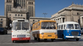 Warszawiacy są w szoku! Kultowe autobusy PRL-u wyjechały na ulice stolicy!