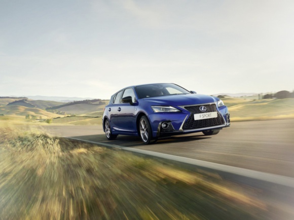 Nowy Lexus CT zyska napęd elektryczny? LIFESTYLE, Motoryzacja - Brytyjski magazyn Auto Express analizuje przyszłość popularnego w Europie Lexusa CT 200h.