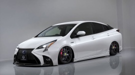 Toyota Prius z grillem Lexusa