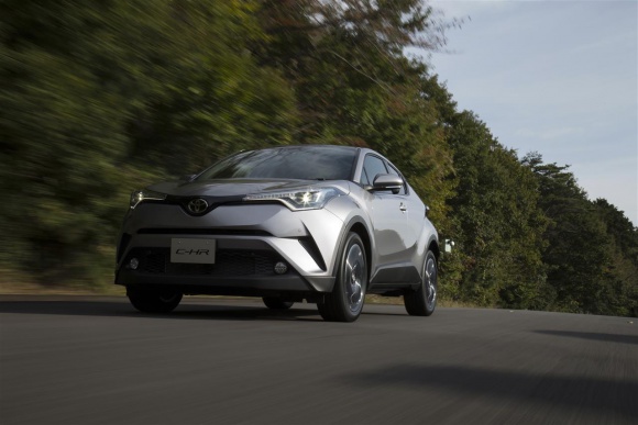 Hybrydy coraz silniejsze na rynku. Toyota liderem BIZNES, Motoryzacja - Europejczycy przekonują się do hybryd. Ich dalsza popularyzacja przyniesie nie tylko poprawę jakości powietrza, którym oddychamy.