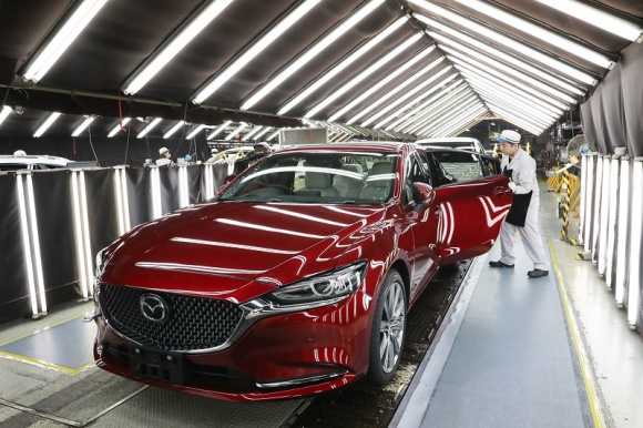 Mazda świętuje przekroczenie progu 50 milionów aut wyprodukowanych w Japonii BIZNES, Motoryzacja - Mazda Motor Corporation ogłosiła, że 15 maja br. łączna produkcja marki w Japonii od początku działalności osiągnęła poziom 50 mln pojazdów