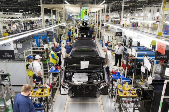 Fabryka w Kentucky wdraża produkcję nowego Lexusa ES BIZNES, Motoryzacja - Pracownicy fabryki Lexusa w Kentucky, w której budowany jest sedan ES, mają przed sobą ambitne zadanie.