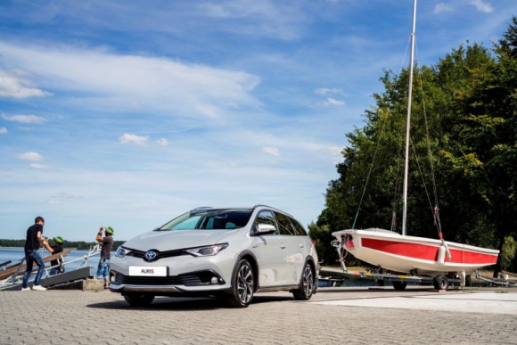 Toyota Auris TS Kombi: japońska recepta na przestronny kompakt LIFESTYLE, Motoryzacja - Samochody kompaktowe znajdują się w ścisłej czołówce najpopularniejszych modeli w Europie. Segment ten jest polem zaciekłej walki pomiędzy licznymi konkurentami.