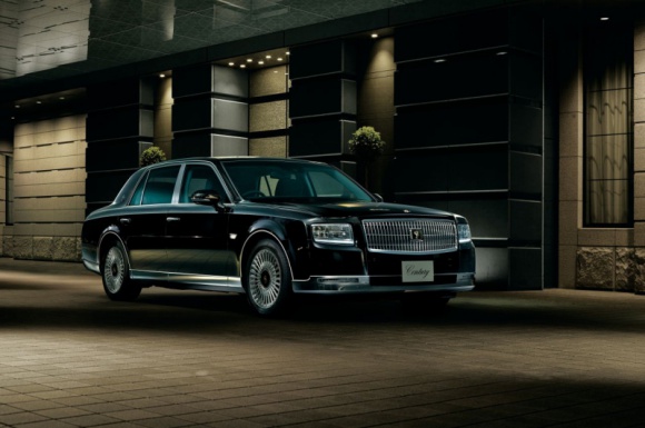 Toyota Century – nowa limuzyna dla monarchów