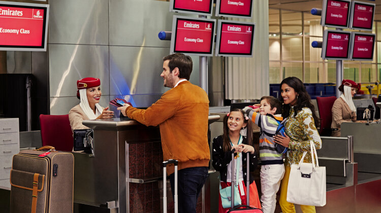 Linie Emirates otrzymują certyfikat zgodności z rezolucją 753 IATA w zakresie obsługi bagażu na lotnisku w Dubaju transport, ekonomia/biznes/finanse - Wtorek, 17 lipca 2018 r. - Dubaj, ZEA - 