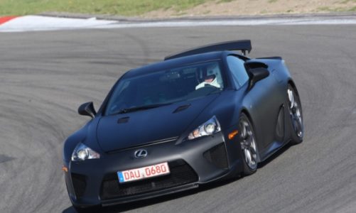 Słynne V10 Lexusa LFA