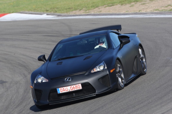 Słynne V10 Lexusa LFA