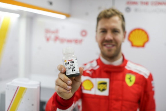 Shell i Ferrari – partnerstwo na torze i drodze BIZNES, Motoryzacja - W ciągu trzech ostatnich sezonów Formuły 1 oleje silnikowe Shell Helix Ultra i paliwo Shell V-Power Racing przyczyniły się do wzrostu wydajności silników bolidów zespołu Scuderia Ferrari łącznie o 23,3%.