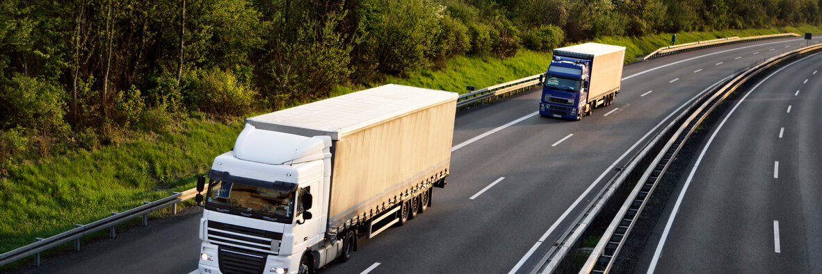 Historia pewnego tacho. Jak było i czego mogą się spodziewać w przyszłości polscy kierowcy? , - We wrześniu bieżącego roku branżę transportową czeka małe trzęsienie ziemi. Spowodują je dwie ustawy – o transporcie drogowym oraz o tachografach, które będą regulować zasady stosowania tych urządzeń w drobiazgowy sposób. Zmieni się również taryfikator kar. By lepiej zrozumieć obecną sytuację oraz nadchodzące zmiany, warto wiedzieć, jak było kiedyś, a jaka może być przyszłość tachografów i innych rozwiązań wspomagających pracę kierowców. Eksperci nakreślają kierunki tych zmian.