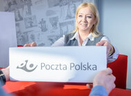 Poczta Polska ze specjalną ofertą dla cudzoziemców nowe produkty/usługi, transport - Poczta Polska oferuje usługi obywatelom Ukrainy, którzy stanowią największą grupę cudzoziemców  przebywających w Polsce. W placówkach pocztowych można nadać Paczkę UKRAINA PLUS oraz szybkie przekazy pieniężne poza granice Polski.