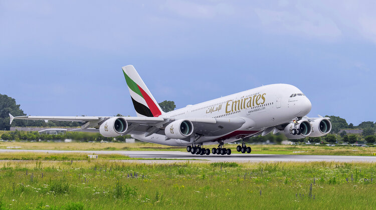 Linie Emirates rozszerzają siatkę połączeń we Włoszech i podpisują porozumienie code-share z Trenitalią transport, turystyka/wypoczynek - 