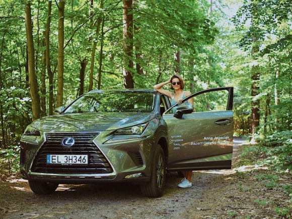 Mistrzyni Polski w trójskoku Anna Jagaciak jeździ Lexusem NX LIFESTYLE, Motoryzacja - Anna Jagaciak-Michalska, zdobywczyni dziewięciu tytułów Mistrzyni Polski w konkurencjach lekkoatletycznych, od tego sezonu jest ambasadorką salonu Lexus Łódź.