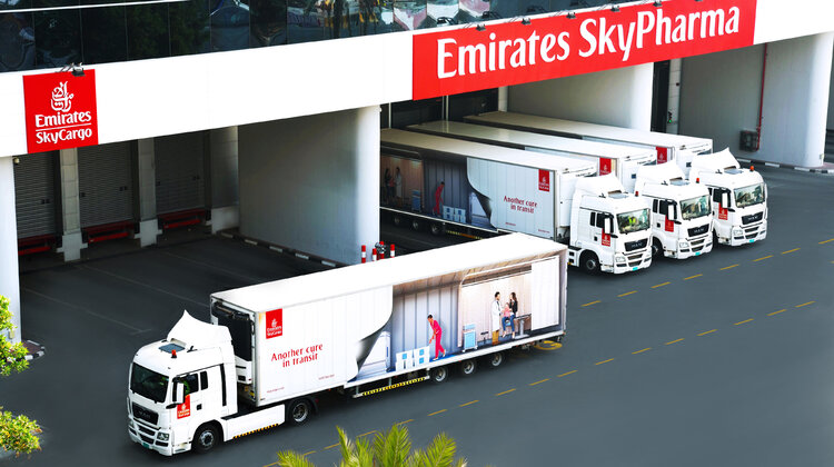 Emirates SkyCargo zaczyna nowy etap w historii portu w Dubaju transport, ekonomia/biznes/finanse - Dwa lotniska, jeden hub, milion przetransportowanych kontenerów bagażowych