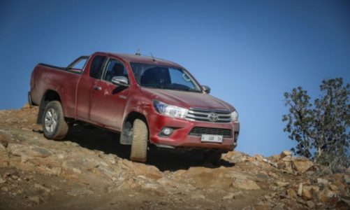 Toyota Hilux: pickup o dwóch twarzach